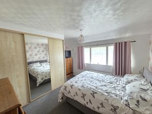 Bedroom- click for photo gallery